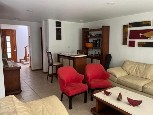 Excelente casa en fracc. privado, seguro, buena ubicación y áreas verdes