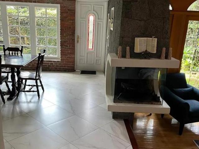 Excelente casa en fraccionamiento en Lomas de Tarango