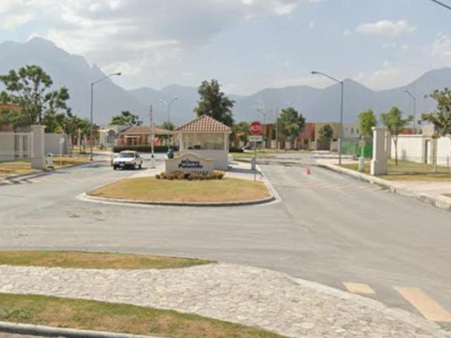 Excelente Casa en Parroquia No. 1431, Mitras Poniente Sector Toledo, Garcia Monterrey Nuevo Leon