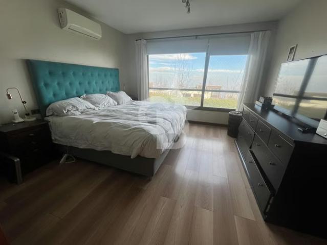 Excelente casa en prestigioso condominio La Peninsula. 4 dormitorios por 26000.00 en Las Condes