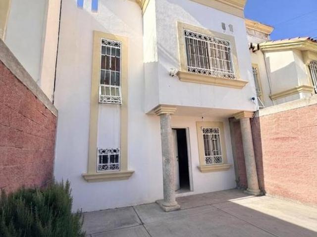 Excelente casa en Quintas de la Hacienda Privada con acceso controlado