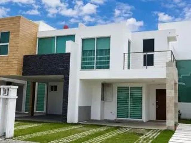Excelente Casa En Renta Con Recamara En Planta Baja En La Carcaña Cerca Periferico, Plaza Explanada