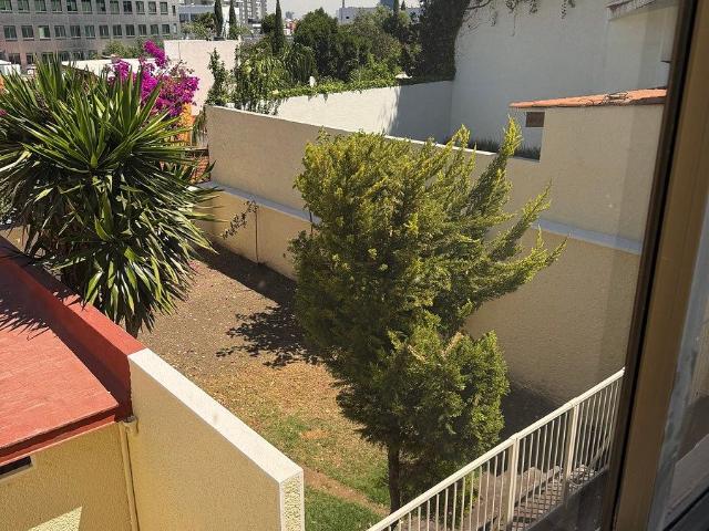 Excelente casa en Renta en Villa de las Palmas