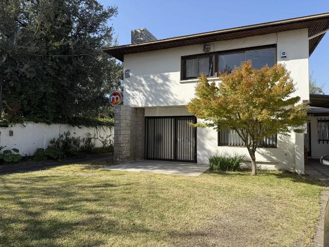 Excelente casa habilitada para empresa vaticano, las conde