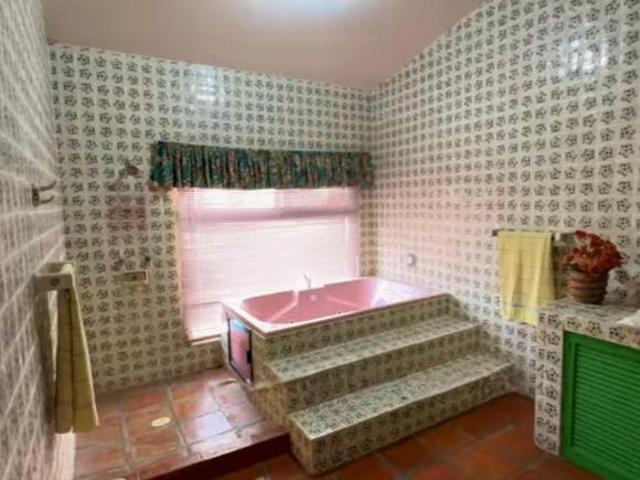 Excelente Casa Habitación, con inmejorable jardin exterior de estilo colonial mexicano
