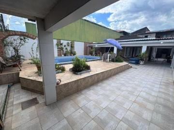 Excelente casa isolada de 4 dormitórios e Piscina no Tude Bastos