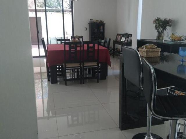EXCELENTE CASA MODERNA ZONA SUR