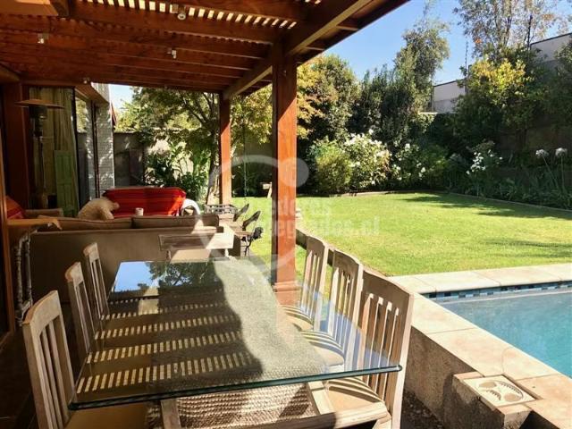 Excelente casa mucha seguridad, 5 dorm, San Carlos Apoquindo | 5 dormitorios por 27800.00 en Las Condes