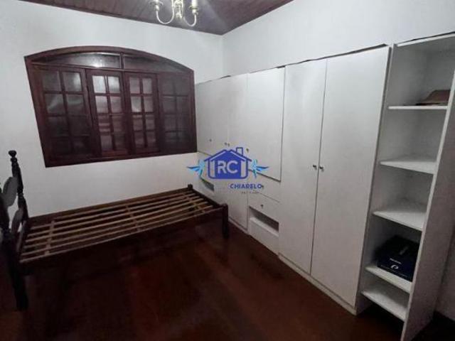 Excelente casa no bairro carijos.. Possui 2 pontos comerciais que podem ser usados como vaga de ga