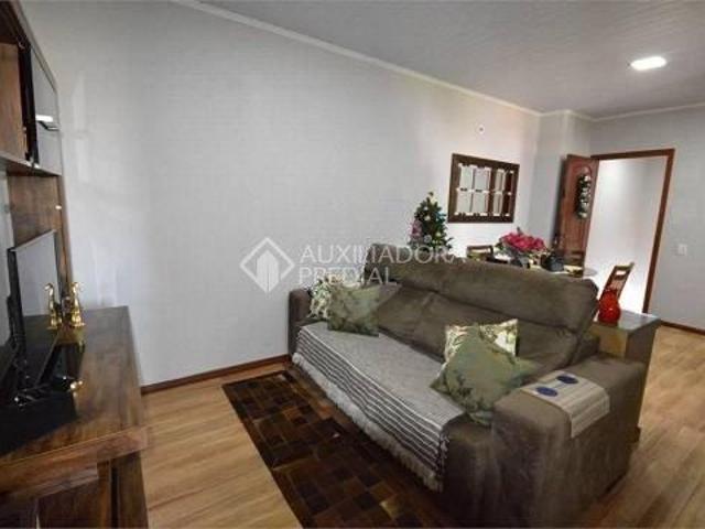 Excelente casa no bairro Igara, com um terreno de 10x20