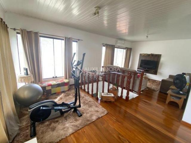 EXCELENTE CASA NO BAIRRO JARDIM ISABEL ZONA SUL PORTO ALEGRE