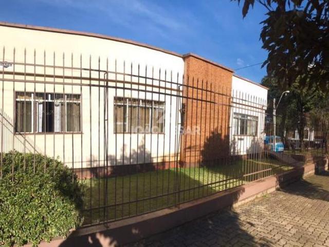 EXCELENTE CASA NO CENTRO DE ESQUINA