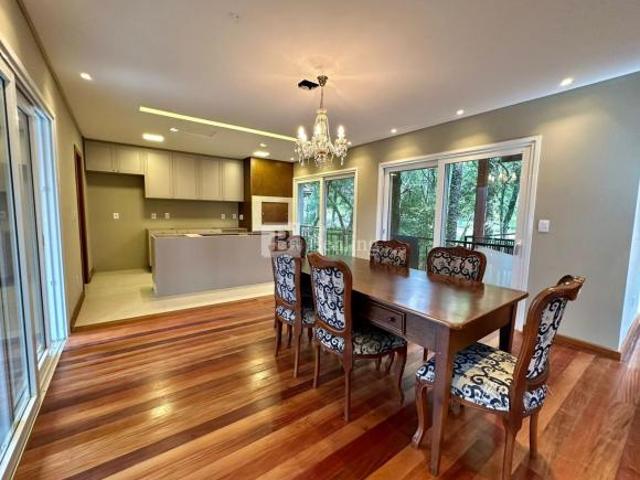 EXCELENTE CASA NO CONDOMÍNIO RESERVA DA SERRA