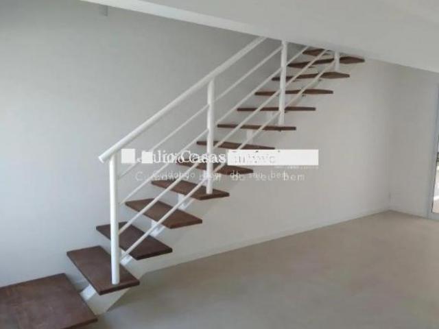 Excelente casa no condomínio Tirreno