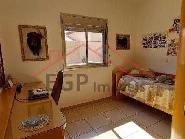 Excelente casa no Jardim Astro, com 250m² de terreno e 200m² de área construída, rua bem tranquila