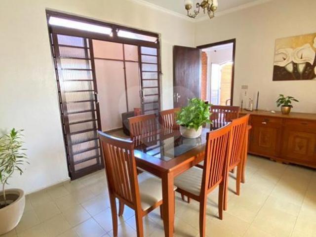 Excelente casa no Jardim Brasilia 3 dormitórios sendo 1 suíte