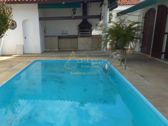 Excelente Casa no melhor da Região/ Piscina/ 4 suítes/ área gourmet/ quintal/canil/ Verde/ 8 vagas