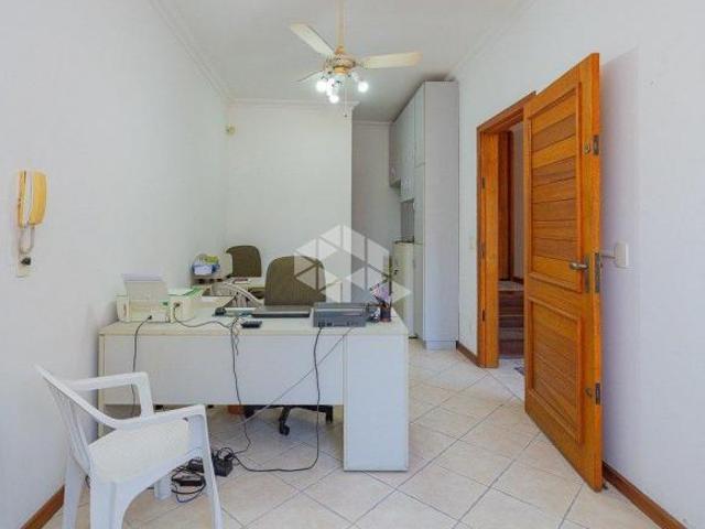 Excelente casa no Moinhos de Vento com tres andares e tres vagas de garagem