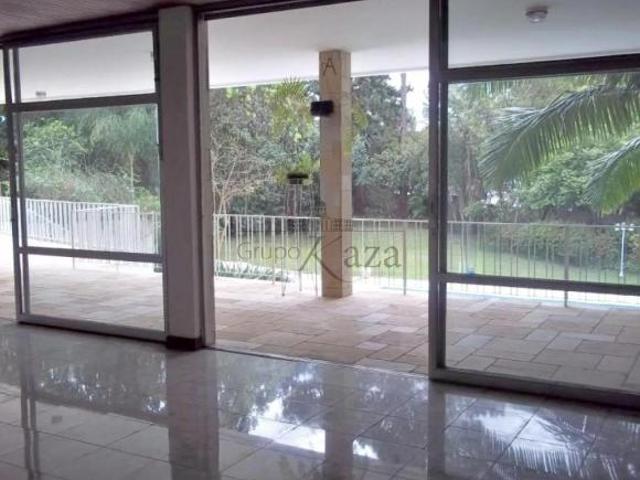 EXCELENTE CASA no Morumbi com 800M² em terreno de 1.890M² com 4 dormitorios, sendo 2 suites e 9 vaga