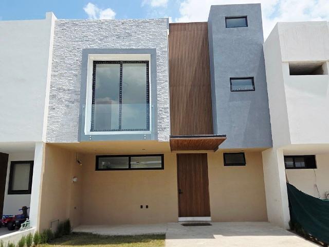 Excelente Casa Nueva Frente a casa club