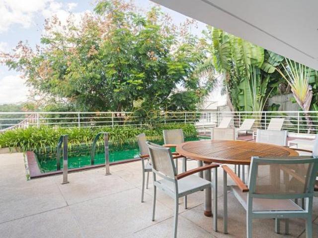 Excelente casa Ótima vista, silêncio e puro conforto. 4 suítes