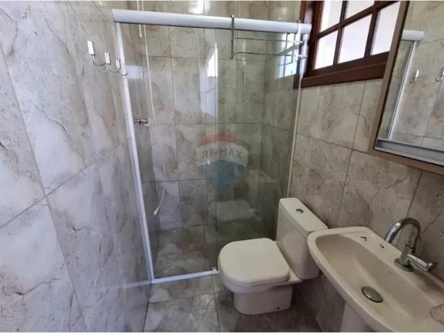 Excelente casa para locação, 120m², 3 quartos, salão de festas e 2 vagas de garagem coberta por R$3