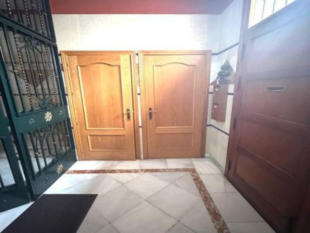 EXCELENTE CASA PARA VIVIR, NEGOCIO Y/O INVERTIR EN EL CENTRO DE CORDOBA