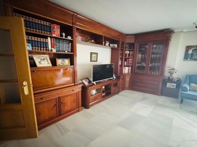 EXCELENTE CASA PARA VIVIR, NEGOCIO Y/O INVERTIR EN EL CENTRO DE CORDOBA