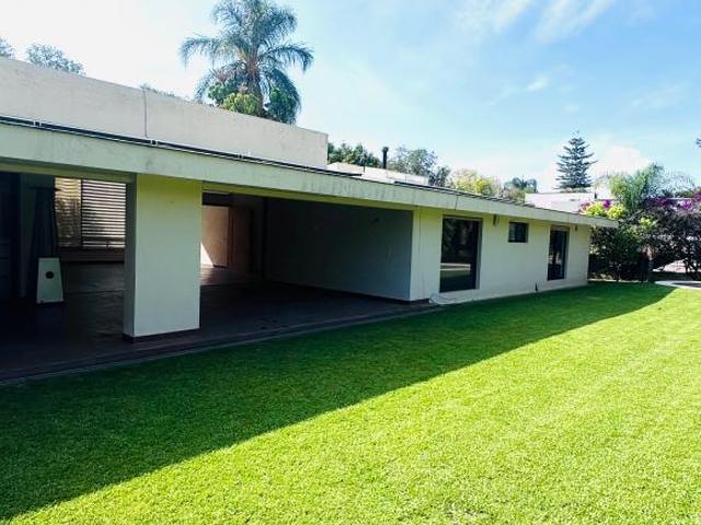 Excelente Casa Parcialmente Remodelada en Club de Golf Santa Anita