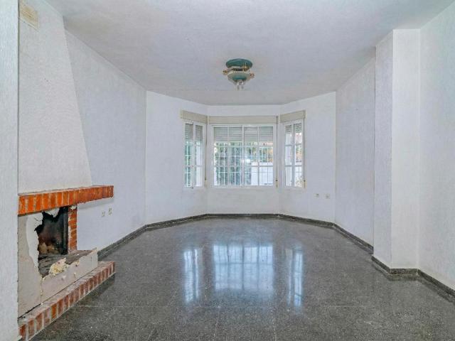 Excelente casa pareada de tres dormitorios