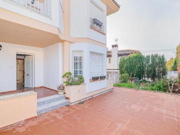 Excelente casa pareada de tres dormitorios