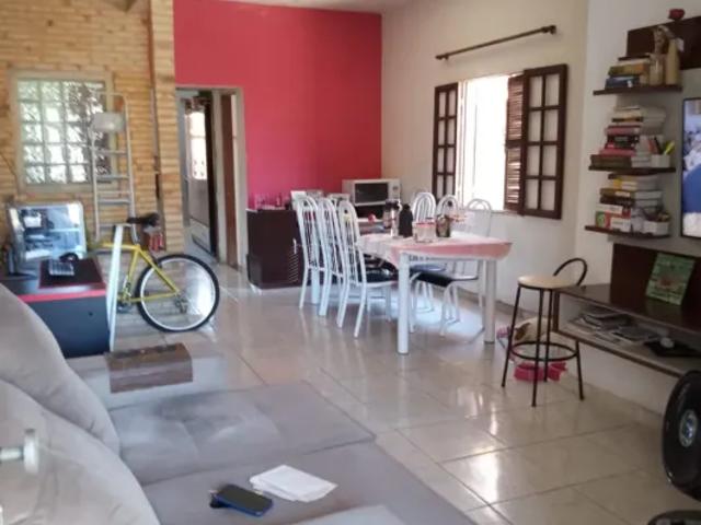 Excelente Casa Próxima ao Shopping Plaza de Garus A localização perfeita!