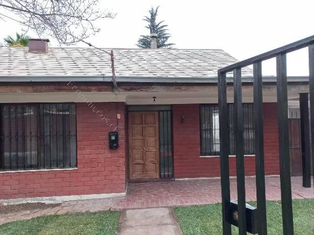 Excelente casa recien remodelada / Metro Los Dominicos