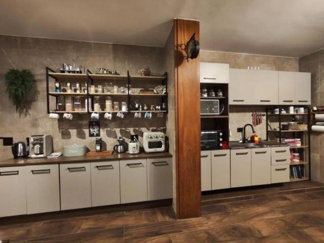 Excelente casa reformada com piscina, academia, biblioteca, pronta p/ morar!