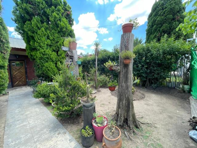 Excelente casa sobre Almonacid casi Hernandez en Inmomap