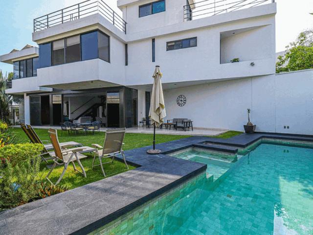 EXCELENTE CASA SOLA MINIMALISTA EN FRACC. CERRADO CON CASA CLUB, ESTRICTA VIGILANCIA CEL. 7771131904