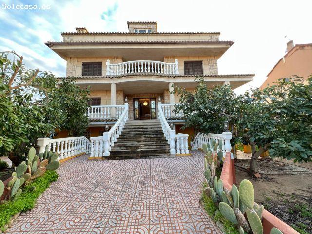 EXCELENTE CASA/CHALET, CON MUY AMPLIA PARCELA, FRUTALES Y PISCINA, PLAYAS A 10 MINUTOS EN COCHES