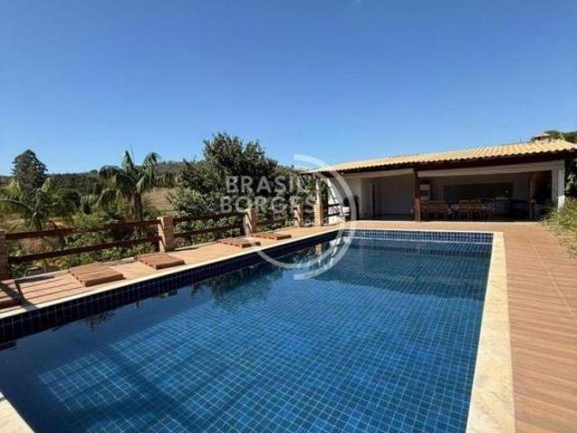 Excelente Chácara à venda, 5 quartos, 2 suítes, 6 banheiros, amplo espaço térreo