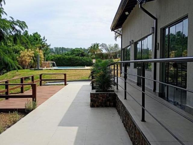 EXCELENTE CHÁCARA EM CONDOMÍNIO FECHADO À VENDA EM SARAPUÍ/SP ? 1.200 M², ÁREA CONSTRUÍDA, POMAR, BO