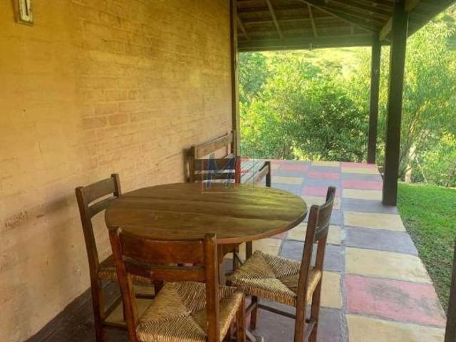 Excelente chácara em Piranguçu/MG, 100 m² a.c 2 dormitórios, varanda, salas estar/jantar, cozinha