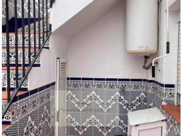 Excelente chalet adosado con local comercial en el centro de El Gastor