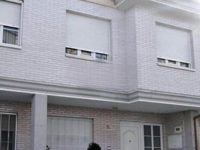 Excelente chalet con garaje cerrado en Palencia