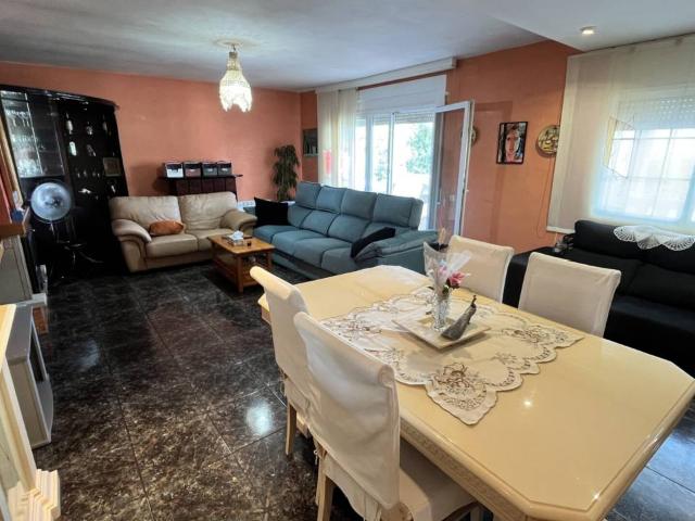 EXCELENTE CHALET EN VENTA CON VISTAS AL MAR!