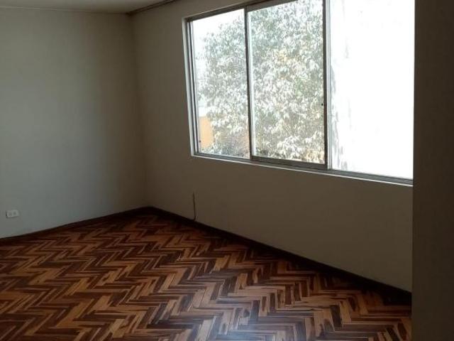 Excelente Alquilo en Av. Aviación, para vivienda u oficina, Buena ubicación