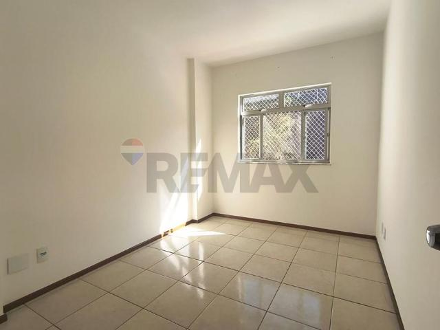 Excelente apartamento com varanda e bem iliminado em Santa Helena, Juiz de Fora