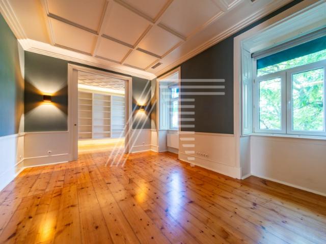 Excelente Apartamento charmosoT2+2 de charme entre a Avenida da Liberdade e o Príncipe real