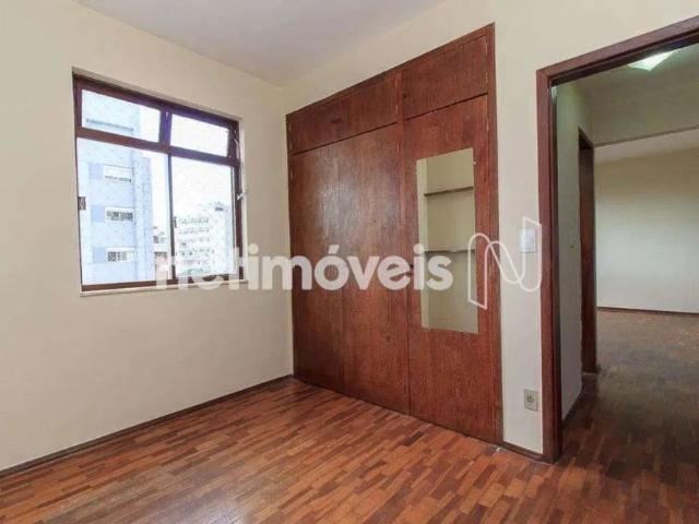 Excelente apartamento, claro, arejado, com vista e privacidade definitiva