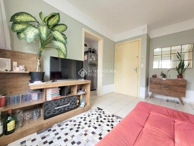 Excelente apartamento de 01 dormitório, reformado e semi mobiliado no bairro Santo Antônio
