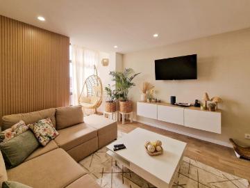 Excelente apartamento de 4 assoalhadas RENOVADO recentemente, com amplitude de todas as suas divisões 113m2