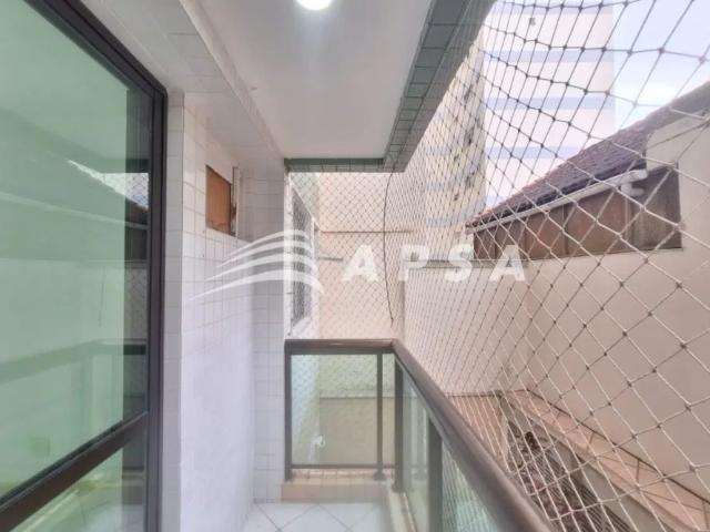 Excelente apartamento, de fundos, silencioso, claro, arejado, 75m2. Composto por: varanda, sala, 2 d